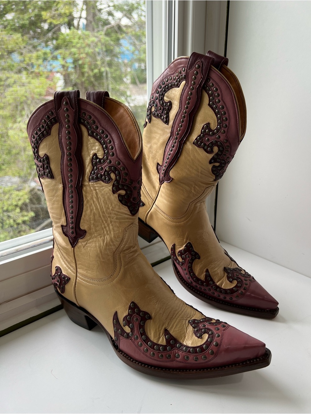 Old Gringo Two-Tone Studded Western Boots in Cream, Burgundy and Mauve 7.5